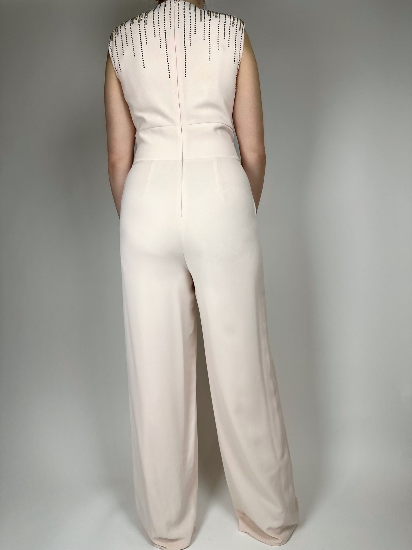 Елегантен гащеризон без ръкави с широки крачоли