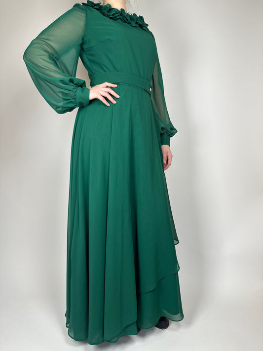 Широка и ефирна рокля с шифонен ръкав