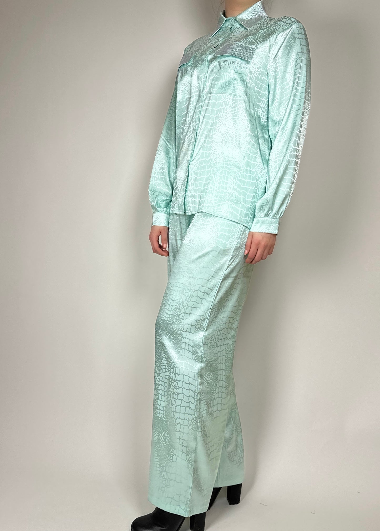 Свободен и удобен комплект от две части