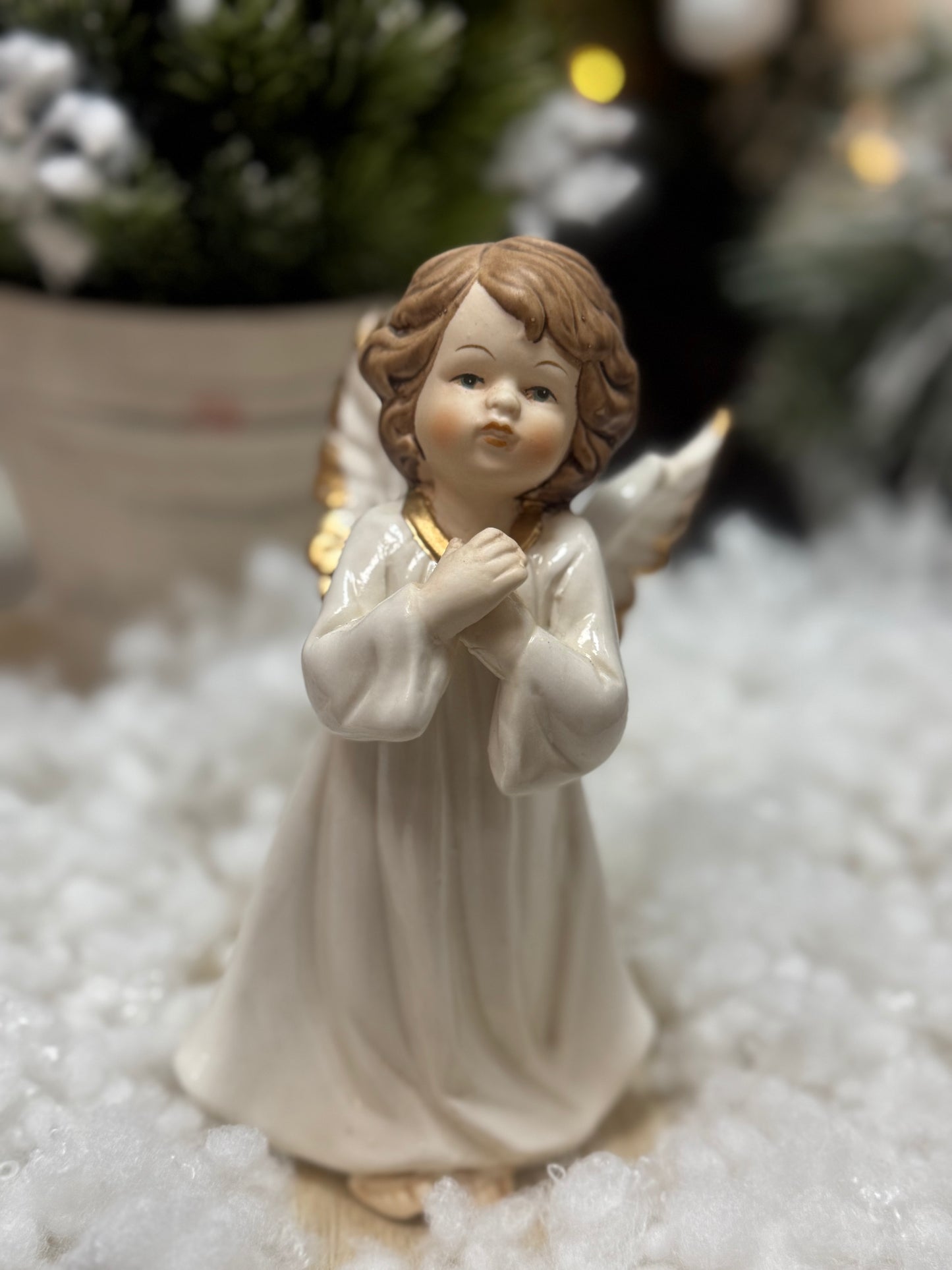 Декоративен коледен ангел от порцелан
