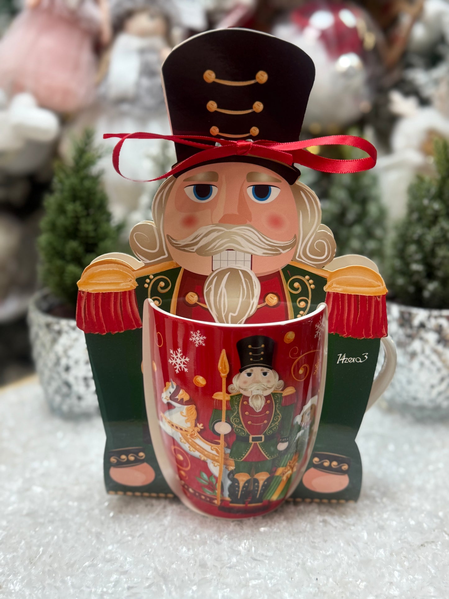 Подарък-зелена чаена чаша с коледни мотиви