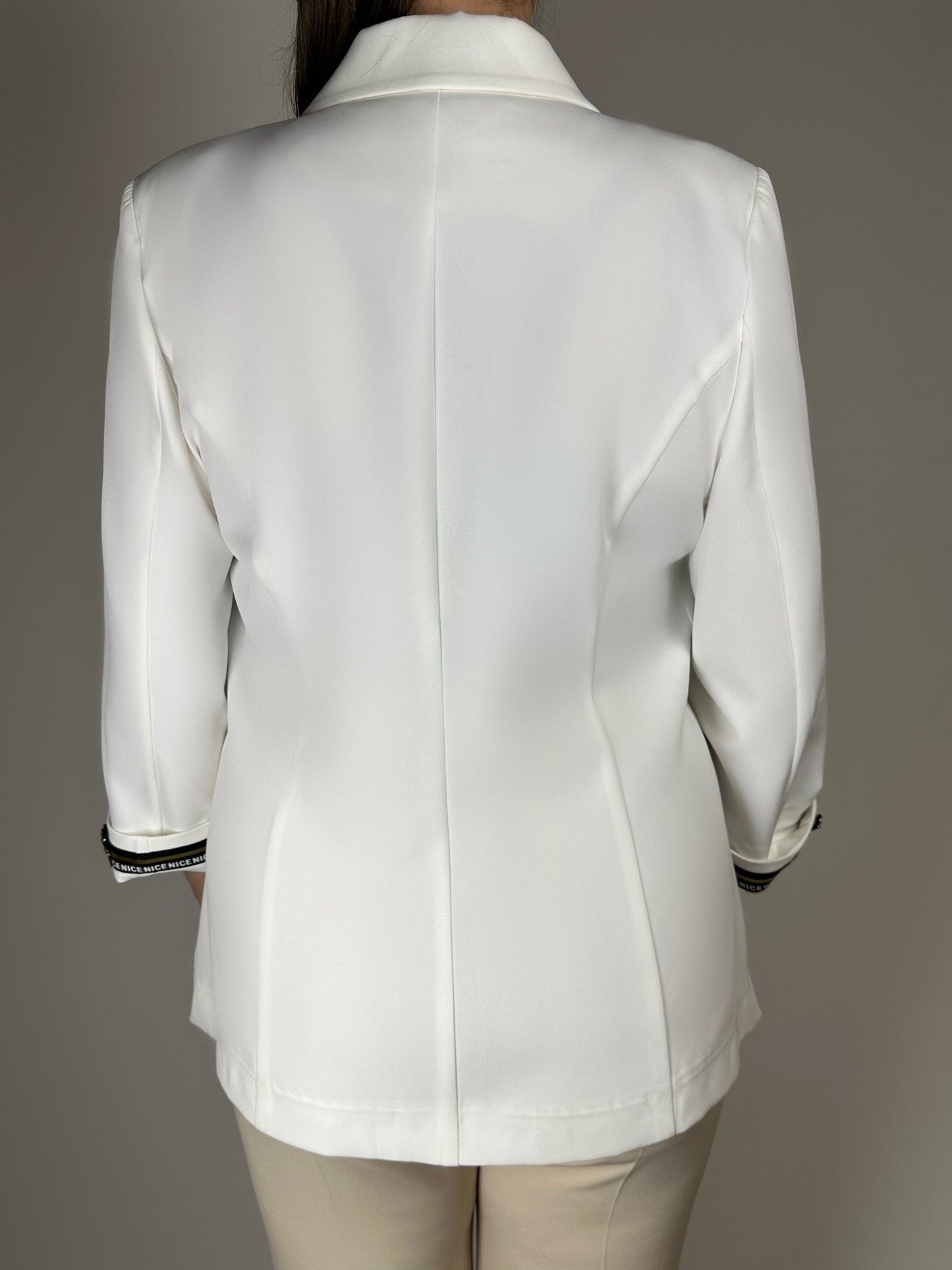 Бяло сако с 3/4 ръкав