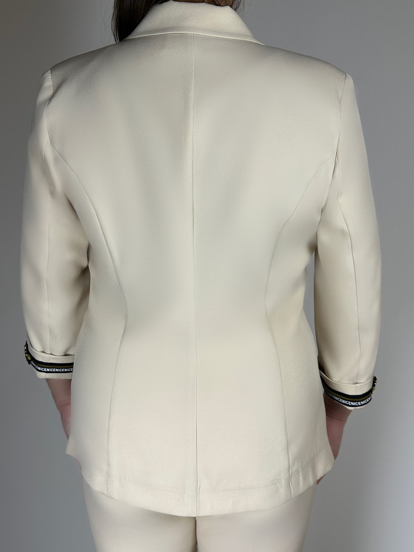 Бежово сако с маншет