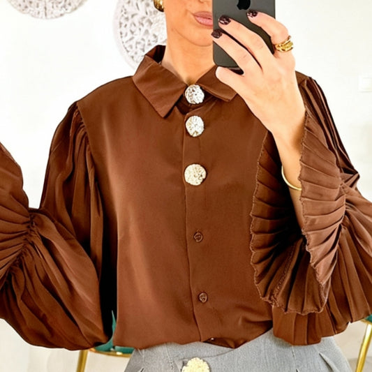 Бежова-елегантна дамска риза с широк ръкав-плисе и декоративни копчета