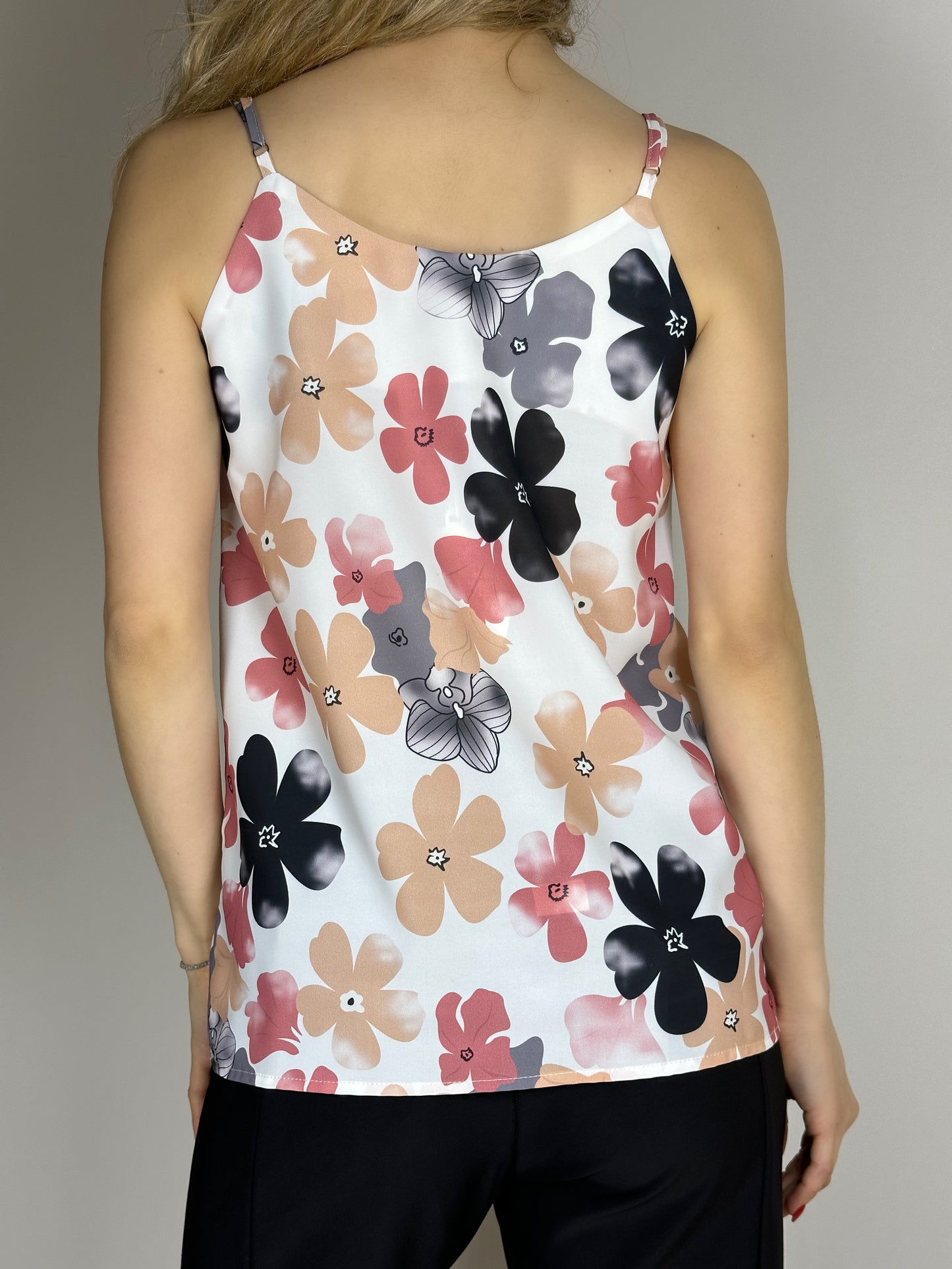 Топ с принт на цветя