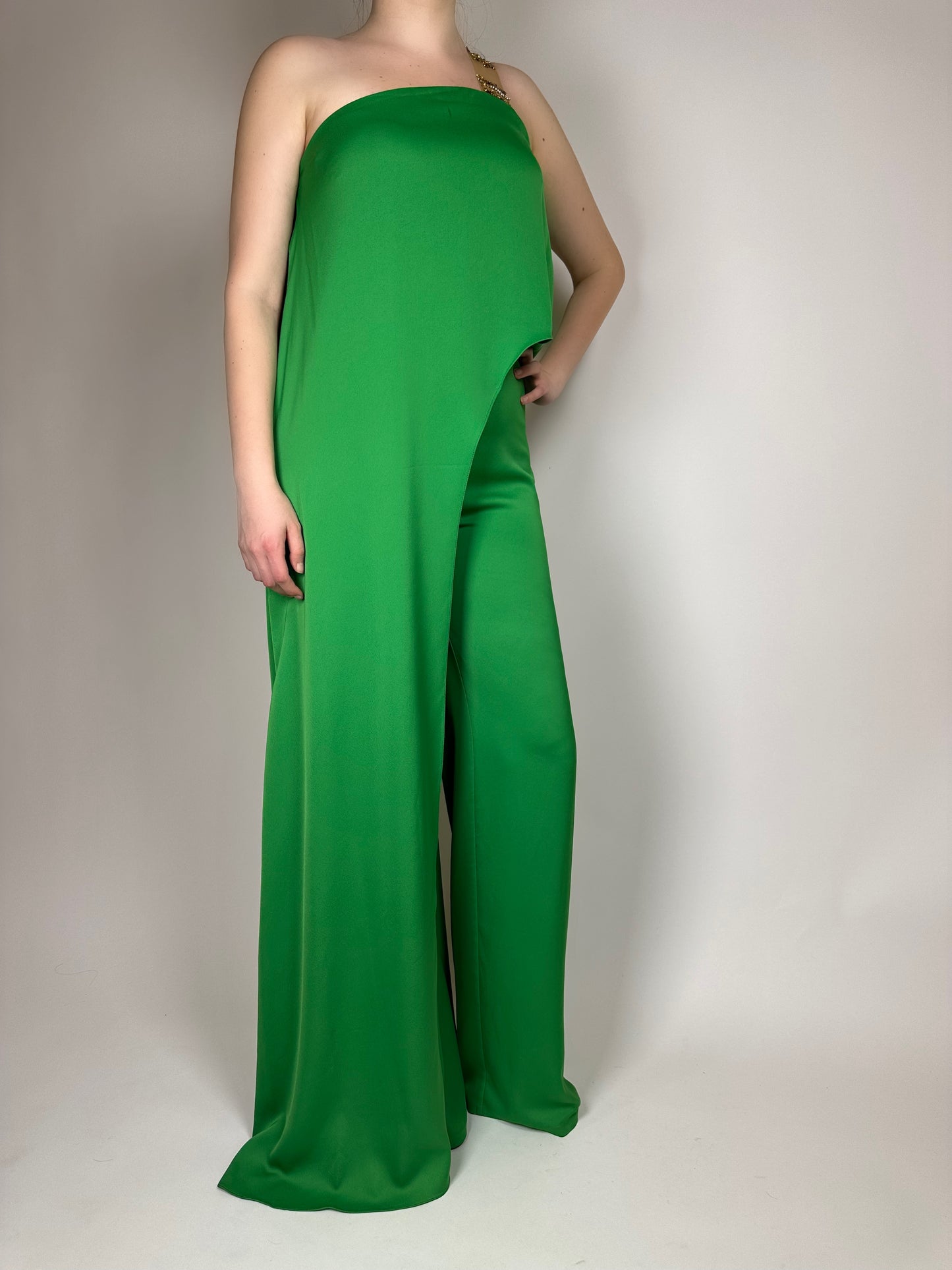 Елегантен гащеризон в стилен черен и зелен цвят – с една презрамка и широки крачоли