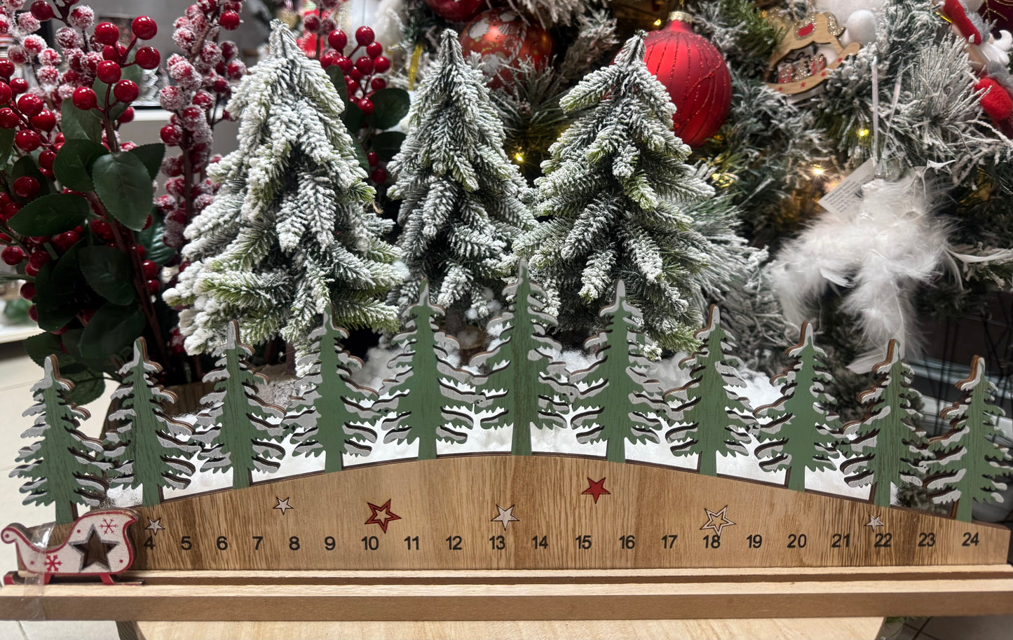 Коледен дървен календар с шейна за отброяване на дните
