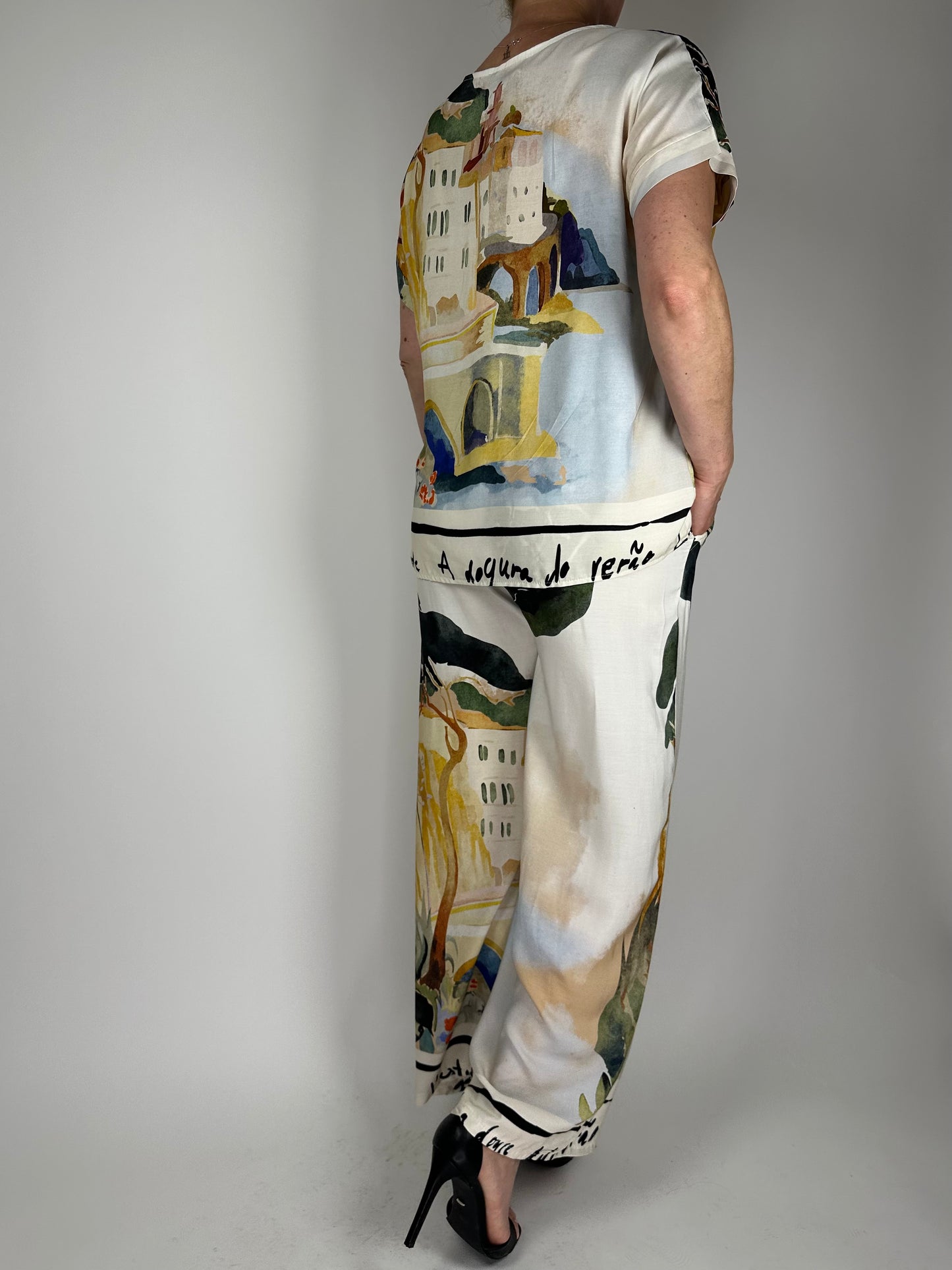 Стилна-лятна блуза с къс ръкав