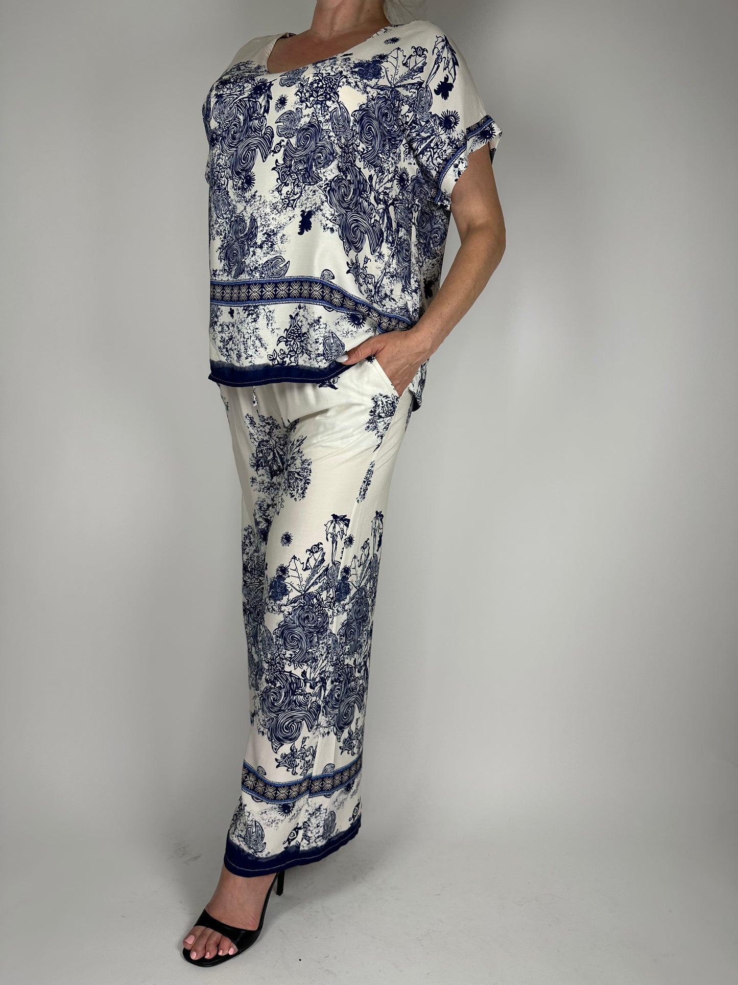 Стилна-лятна блуза с къс ръкав