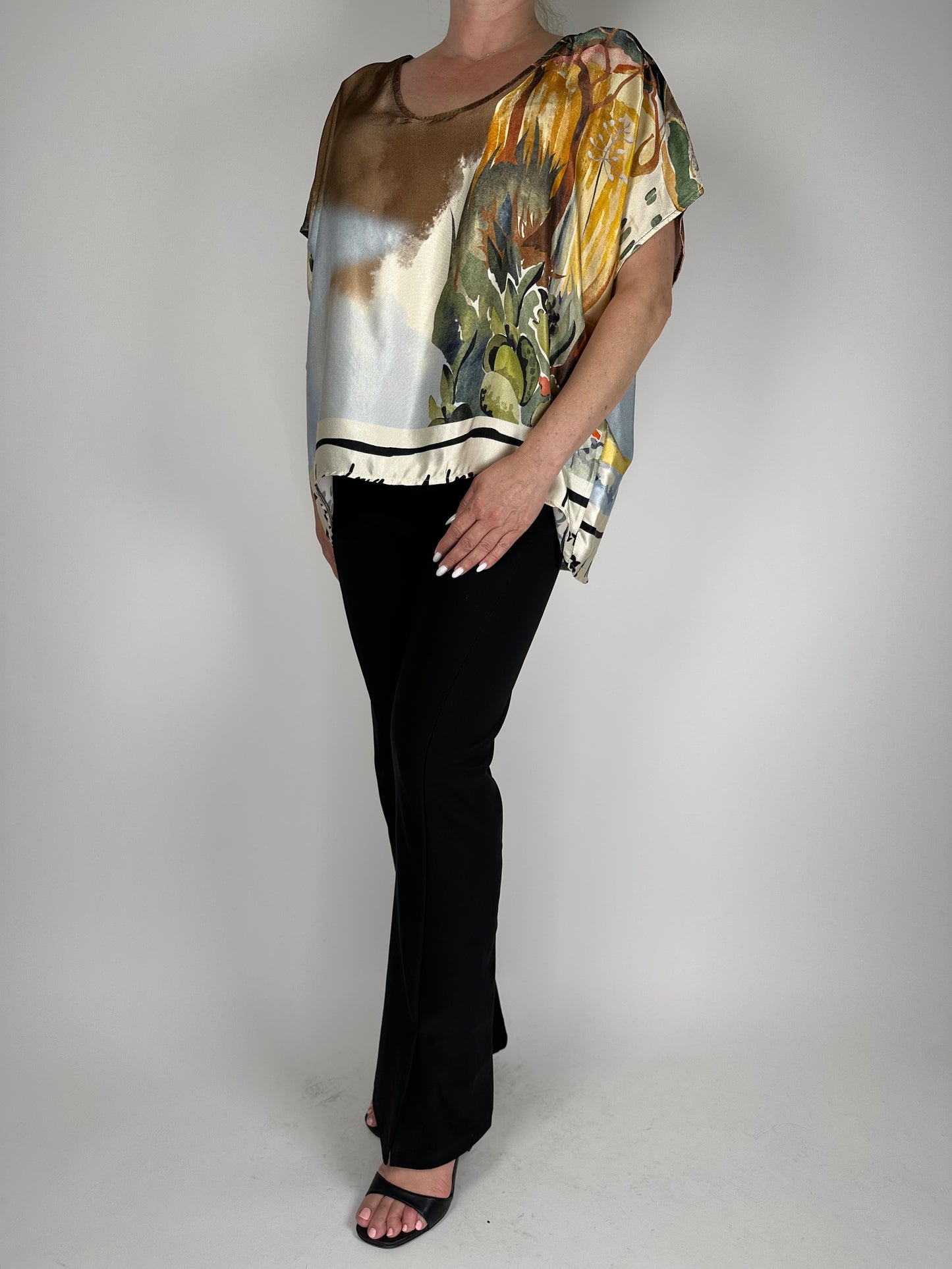 Дамска блуза с паднал къс ръкав