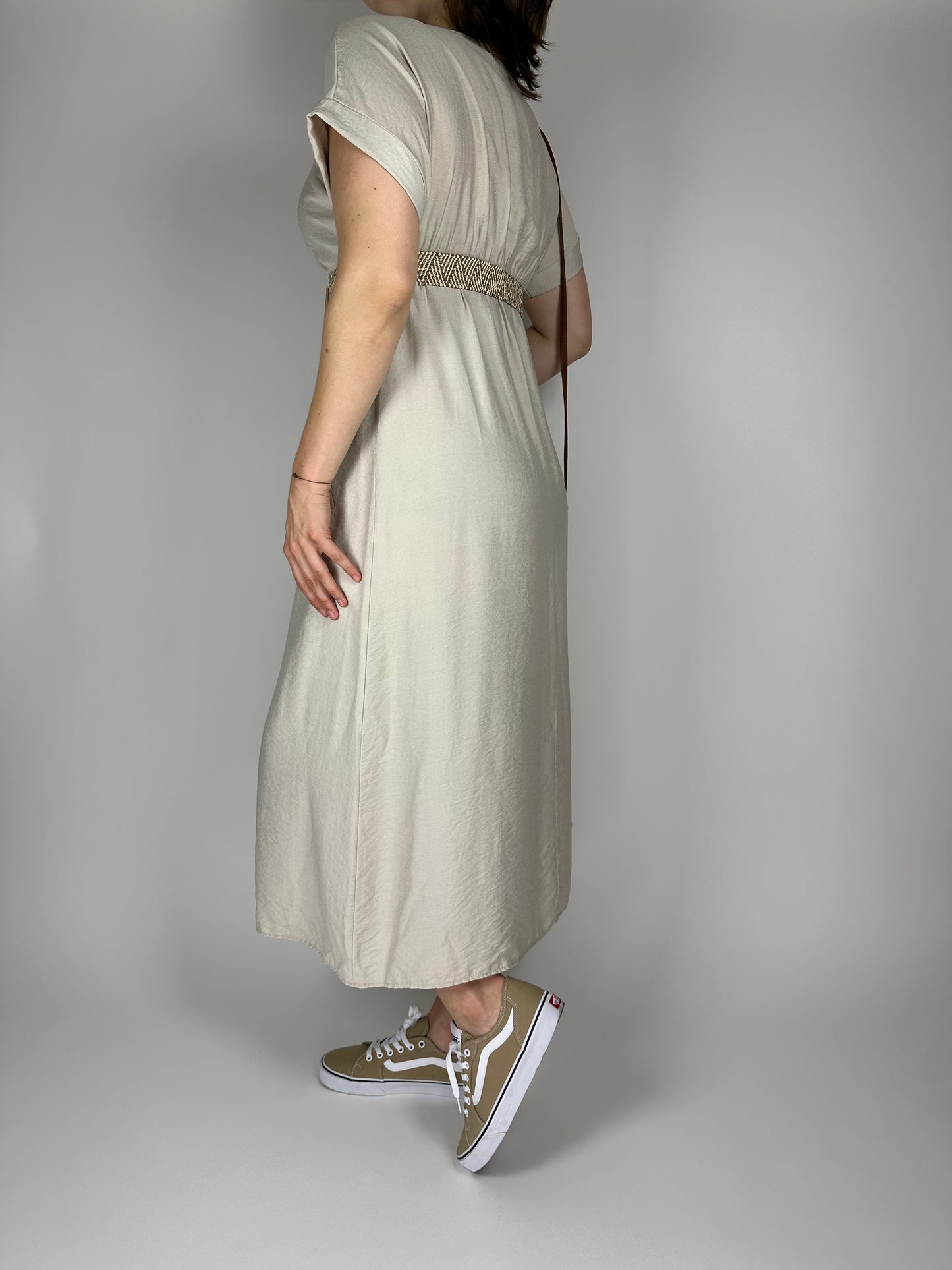 Дълга лятна рокля от висококачествена вискоза с колан и ластик под бюста – едноцветна