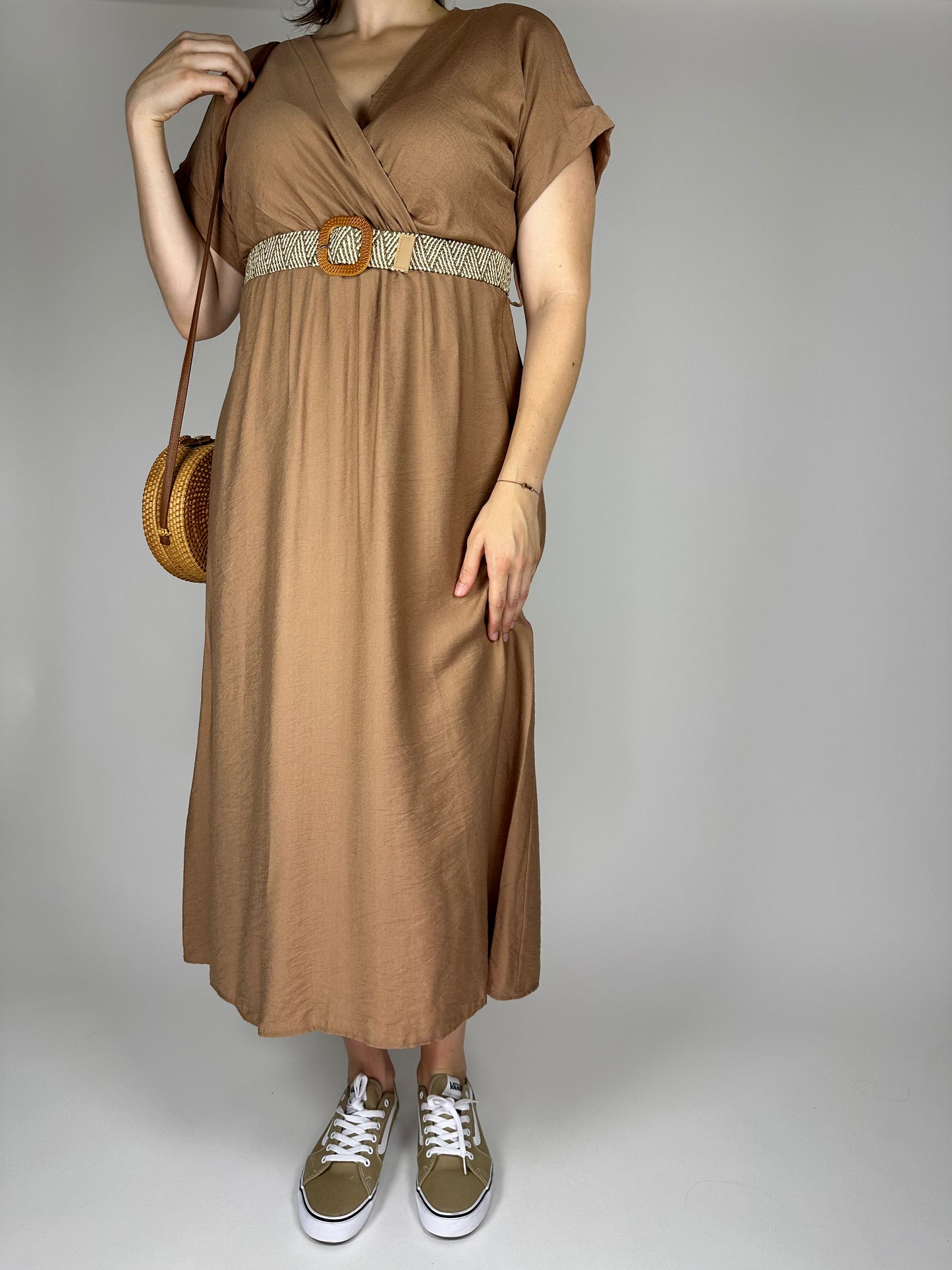 Дълга лятна рокля от висококачествена вискоза с колан и ластик под бюста – едноцветна