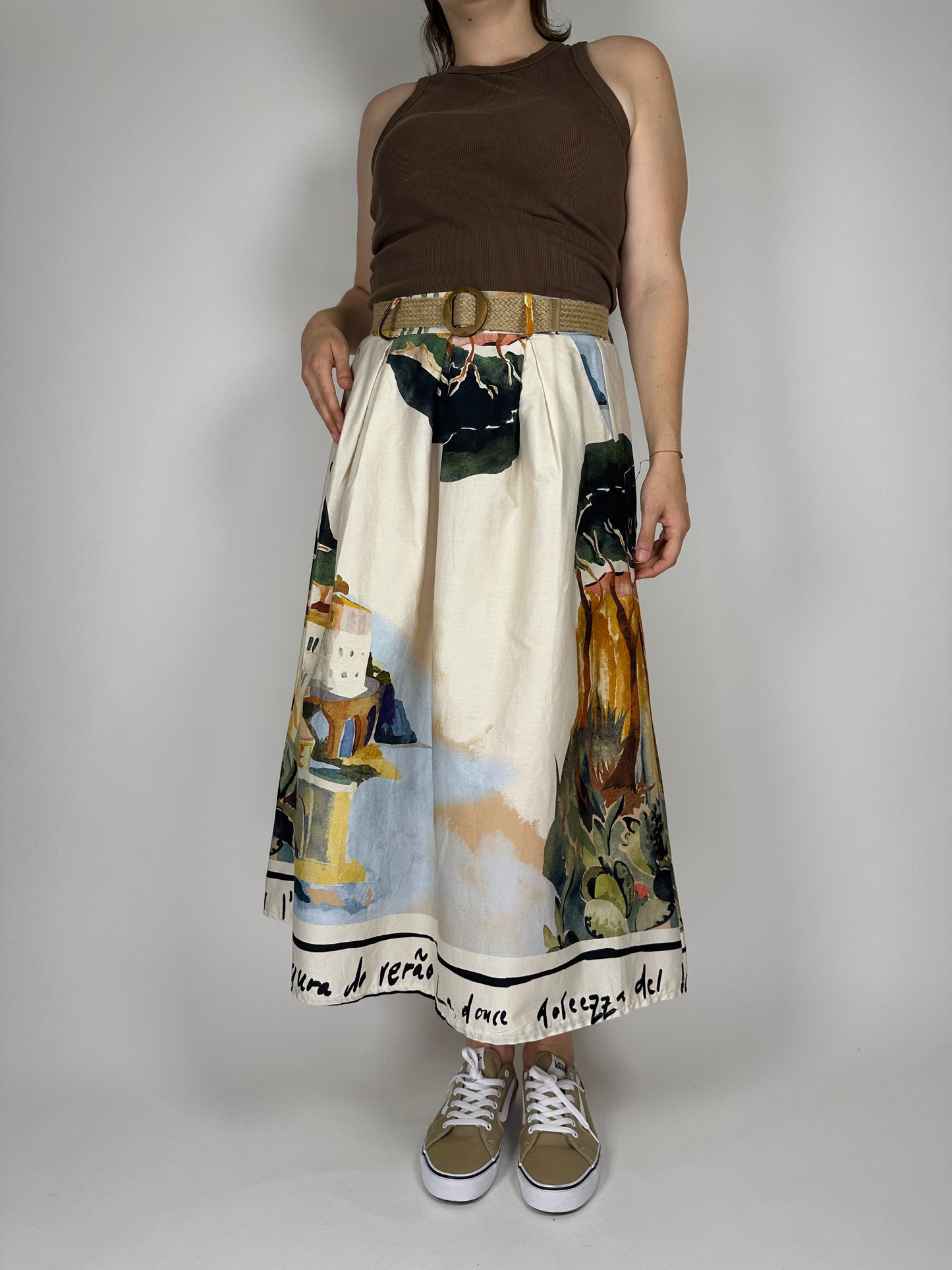 Дълга памучна пола с колан – разкроена кройка и цветен десен