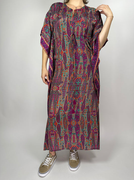 Дълга рокля, свободен силует със цепки отстрани