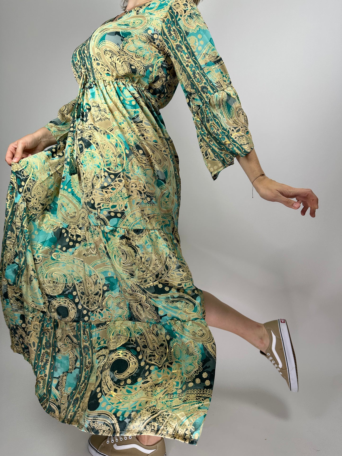 Индийска дълга рокля от поли-коприна с ластик под бюста и 7/8 ръкав – флорален десен