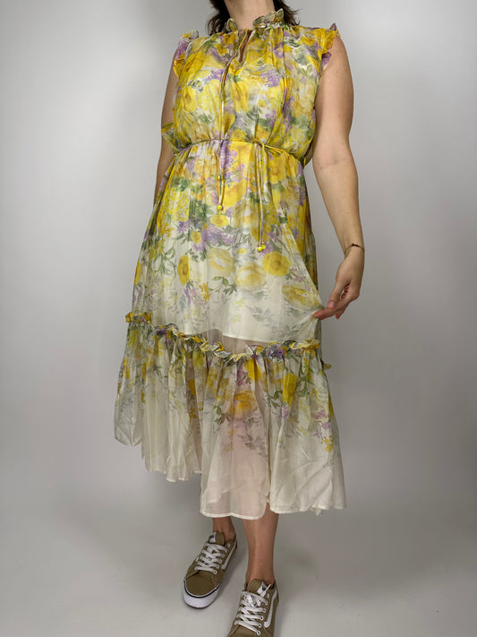 Рокля със свободен силует и женствена линия