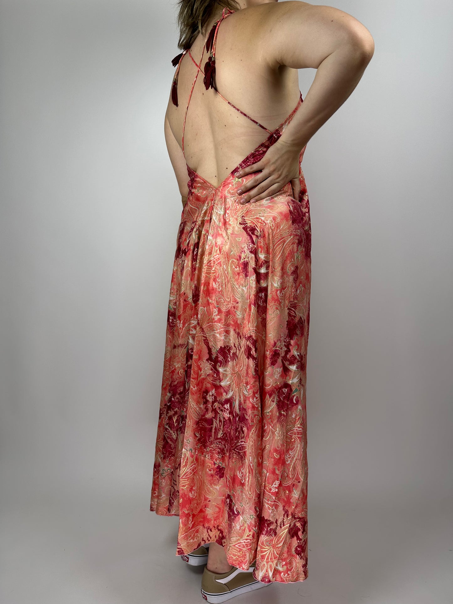 Индийска дълга рокля от поли-коприна с V-деколте, презрамки – флорална