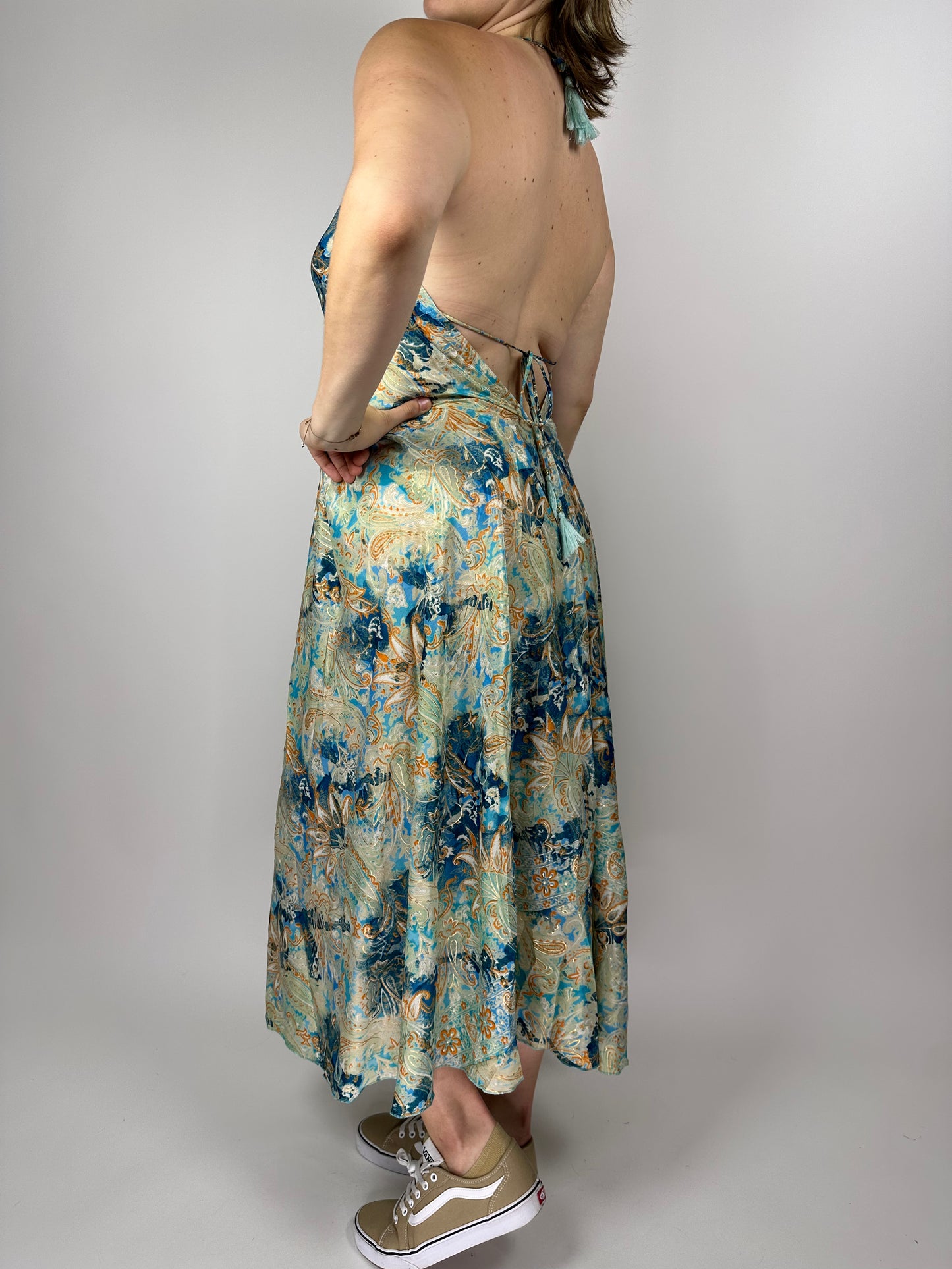 Индийска дълга рокля от поли-коприна с V-деколте, презрамки – флорална