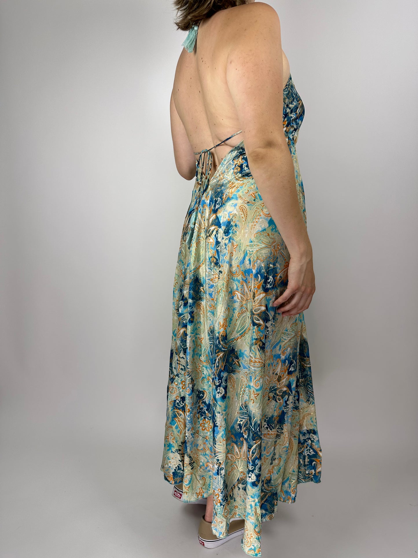 Индийска дълга рокля от поли-коприна с V-деколте, презрамки – флорална