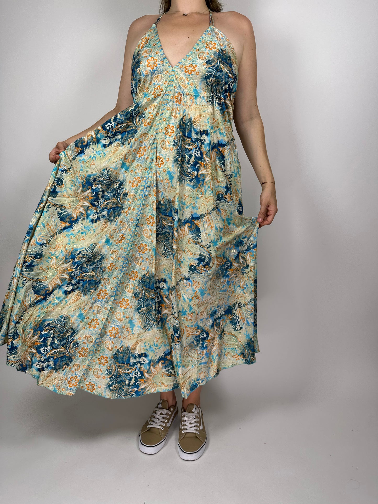 Индийска дълга рокля от поли-коприна с V-деколте, презрамки – флорална