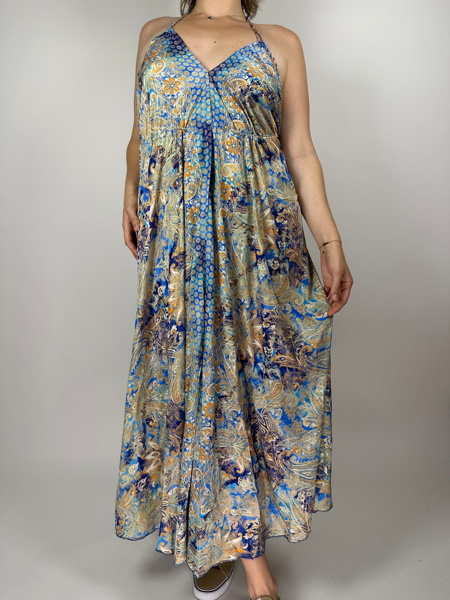 Индийска дълга рокля от поли-коприна с V-деколте, презрамки – флорална