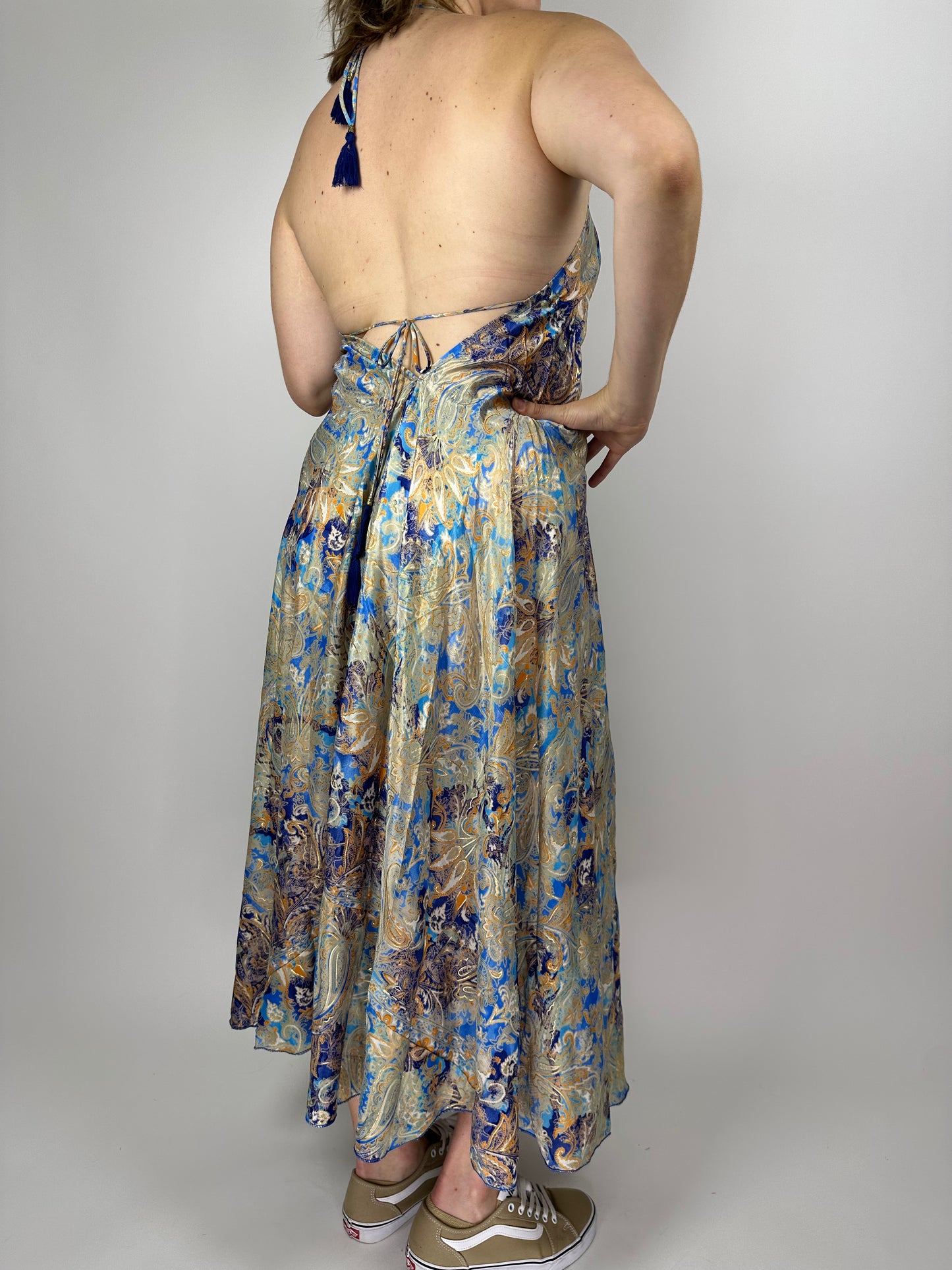 Индийска дълга рокля от поли-коприна с V-деколте, презрамки – флорална