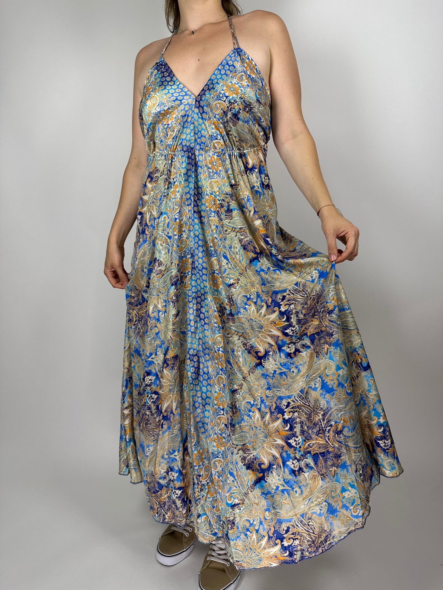 Индийска дълга рокля от поли-коприна с V-деколте, презрамки – флорална