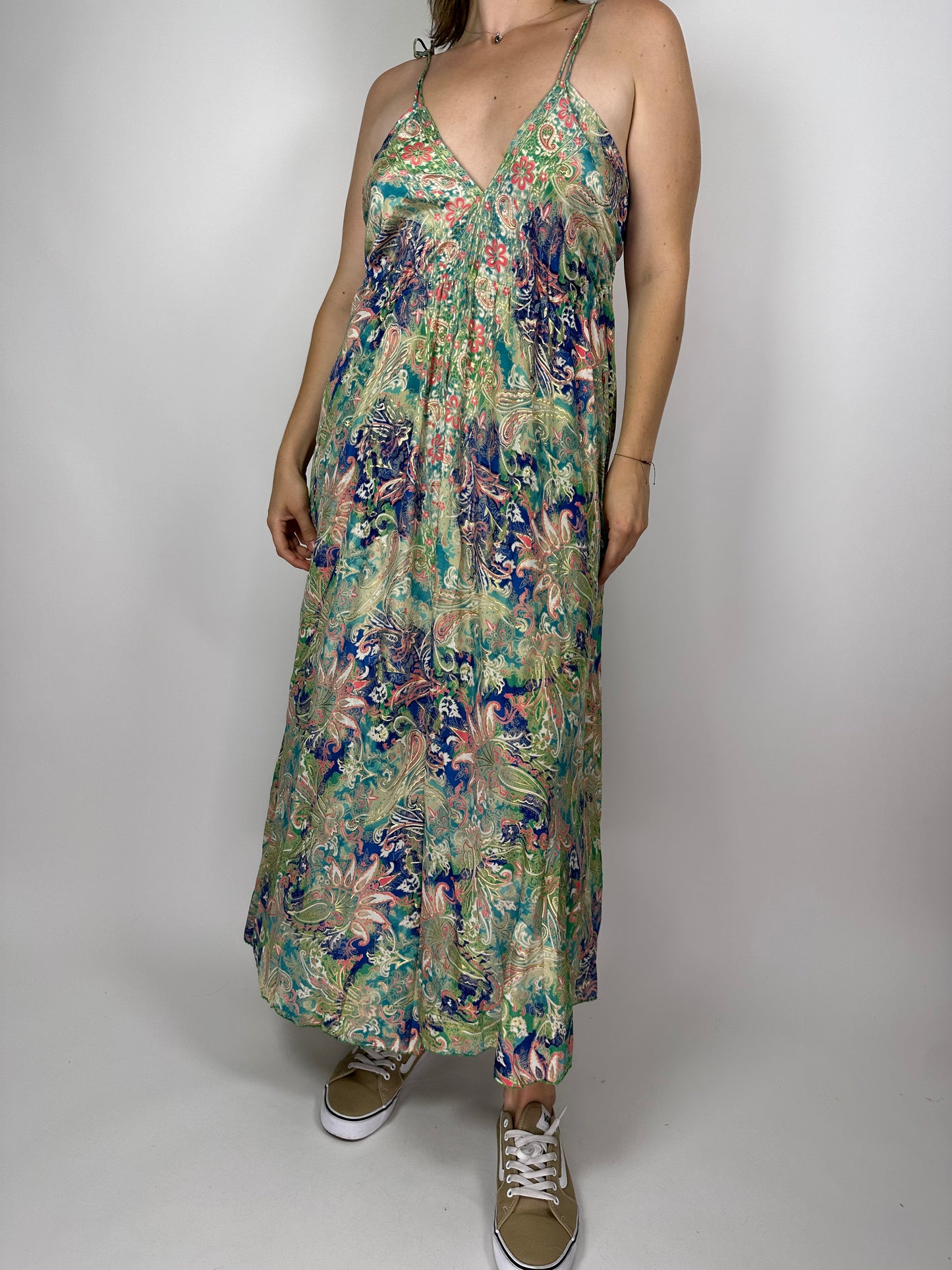 Индийска дълга рокля от поли-коприна с V-деколте, презрамки – флорална