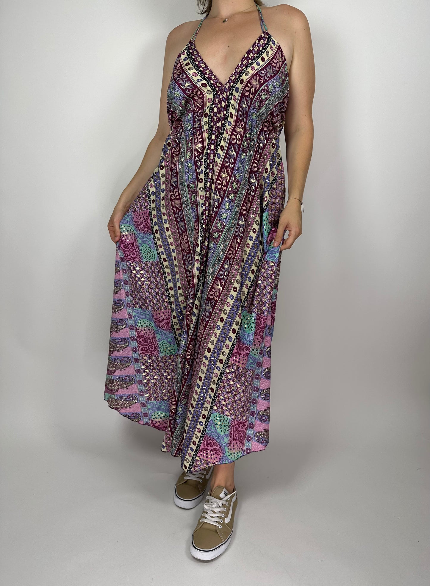 Индийска дълга рокля от поли-коприна с V-деколте, презрамки – флорална