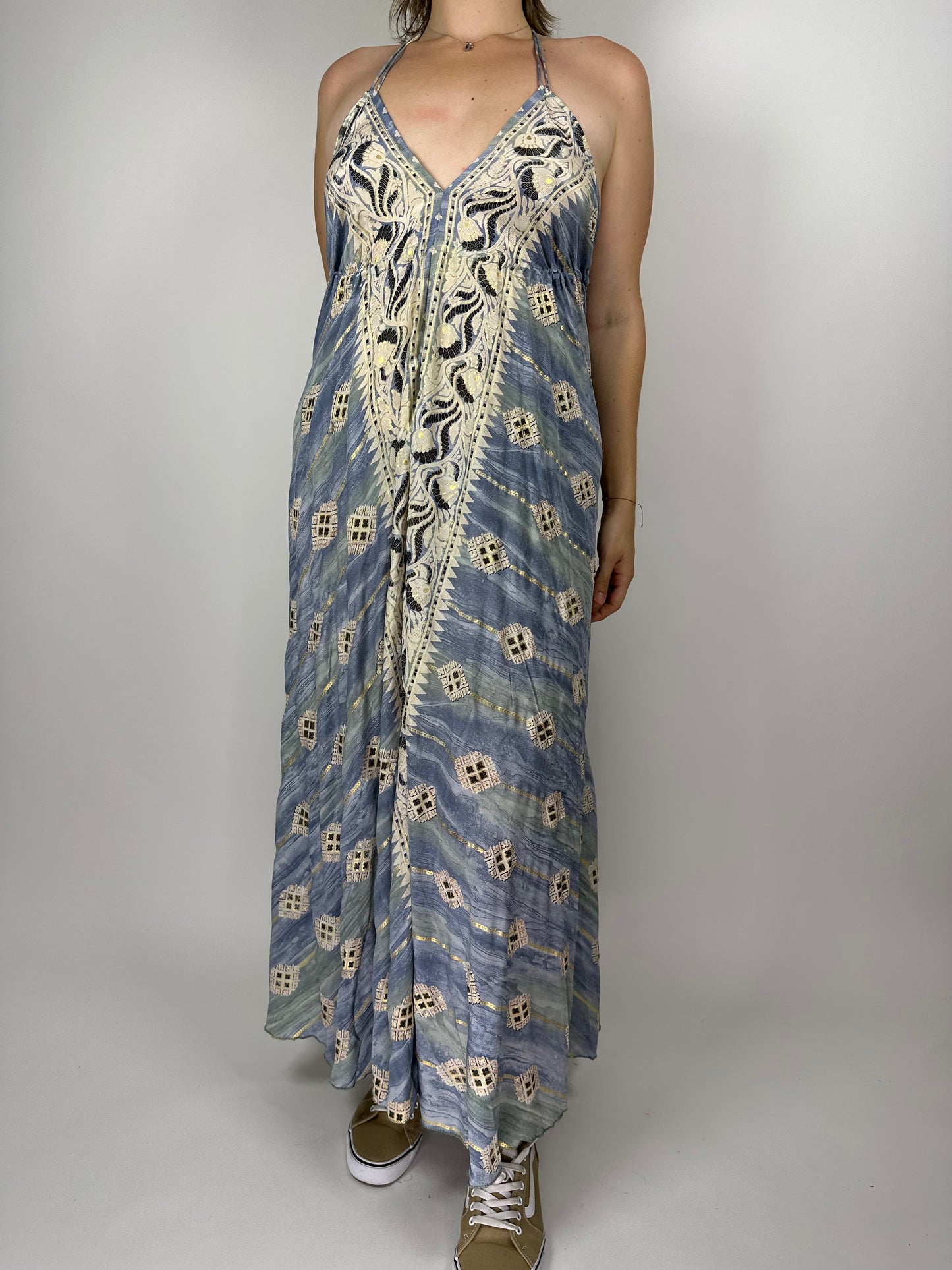 Индийска дълга рокля от поли-коприна с V-деколте, презрамки – флорална