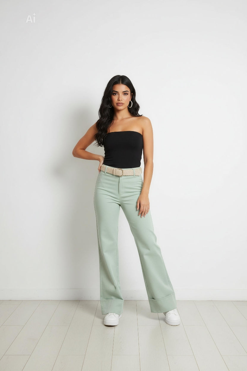 Свободен панталон с модерна широка кройка и подгънат широк маншет