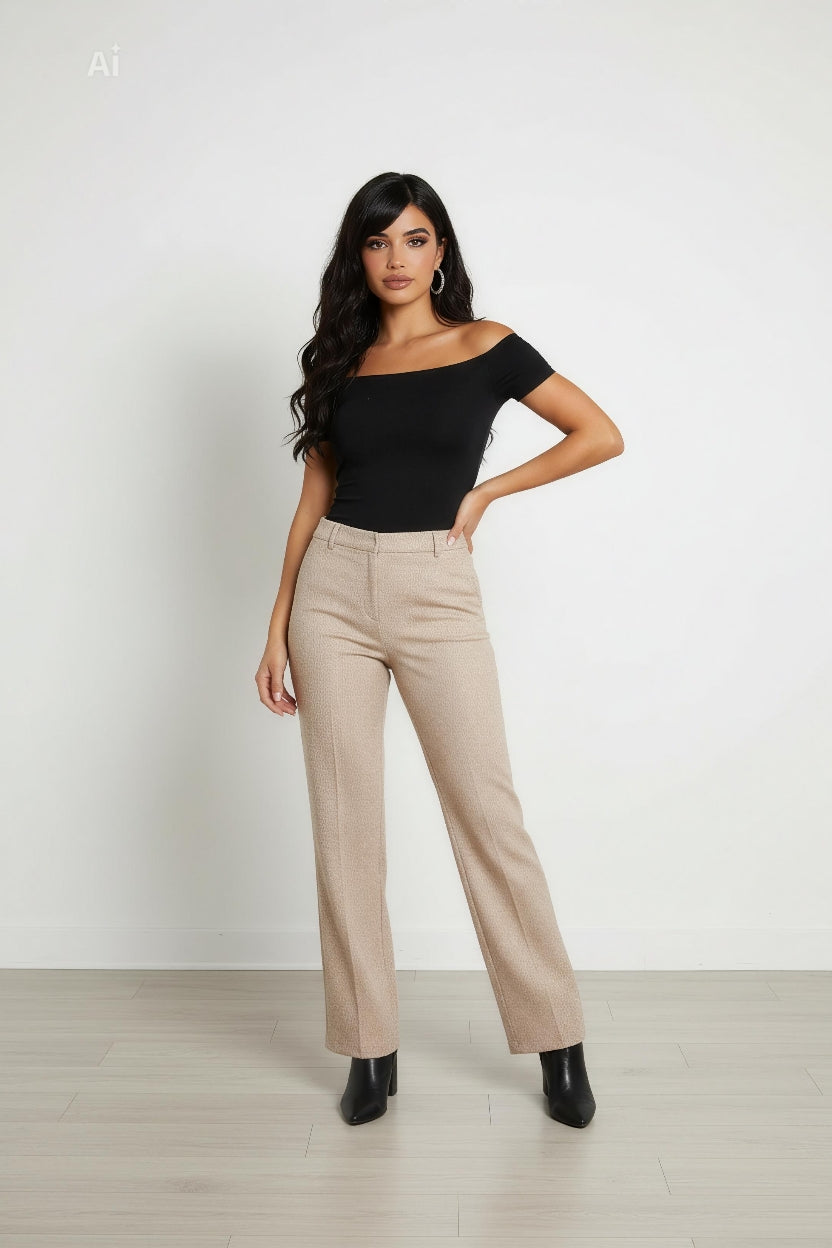 Елегантен панталон с прав, широк крачол и вталена линия в ханша