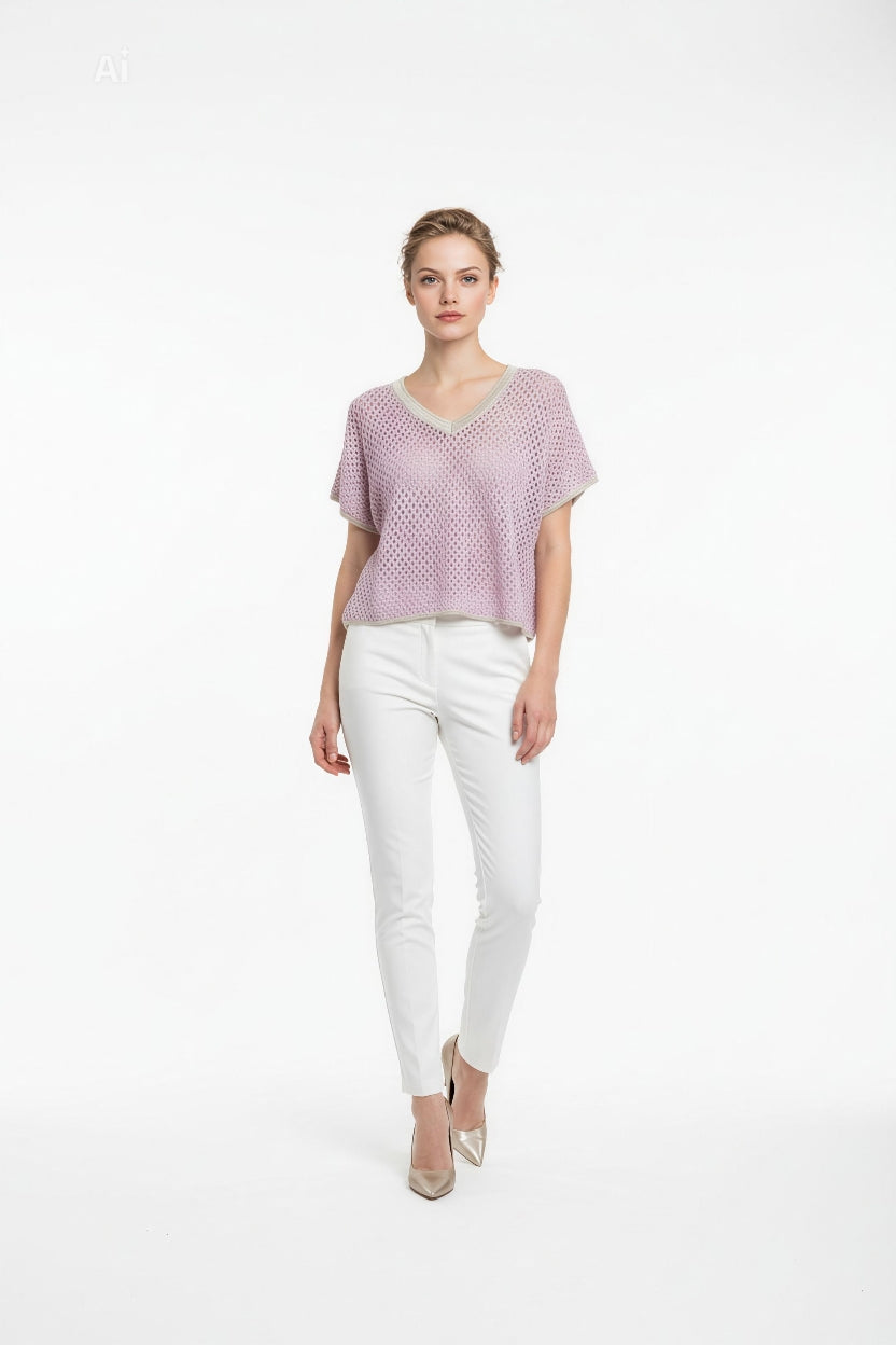 Стилна дамска блуза с ефектна мрежеста текстура и модерно V-образно деколте с контрастен кант